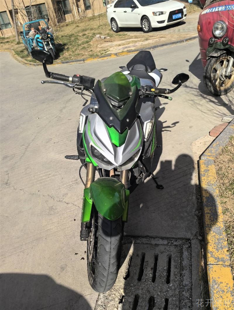 摩托车